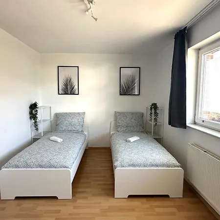 Apartamento Geraeumige Monteurunterkunft