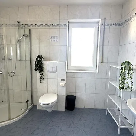 Apartamento Geraeumige Monteurunterkunft *