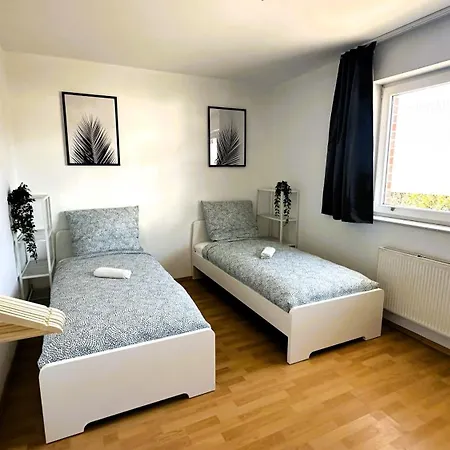 Apartamento Geraeumige Monteurunterkunft
