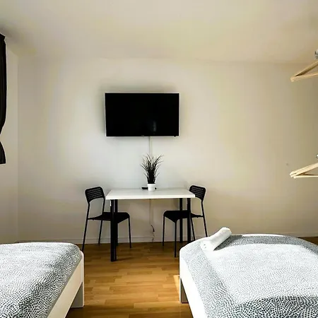 Apartamento Geraeumige Monteurunterkunft *