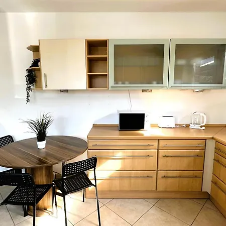 Apartamento Geraeumige Monteurunterkunft *