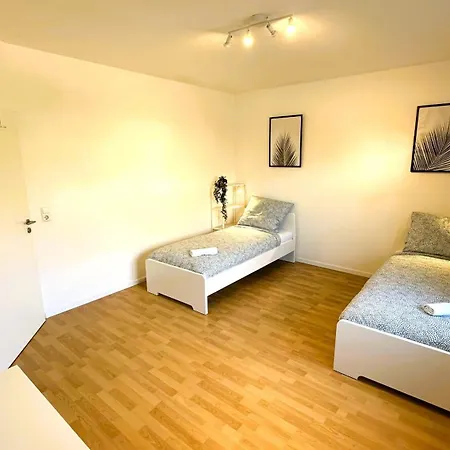 Apartamento Geraeumige Monteurunterkunft *