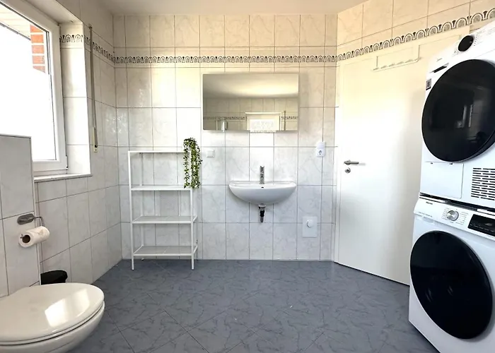 Geraeumige Monteurunterkunft شقة لينغيريش